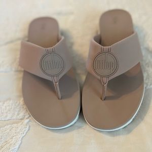 FitFlop Sporty Logo Toe-Thongs *Womens Size 9 *Mink